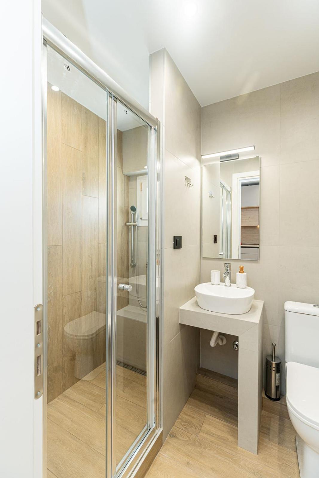 Modern 3 Bedroom Luxury Apartment Салоники Экстерьер фото